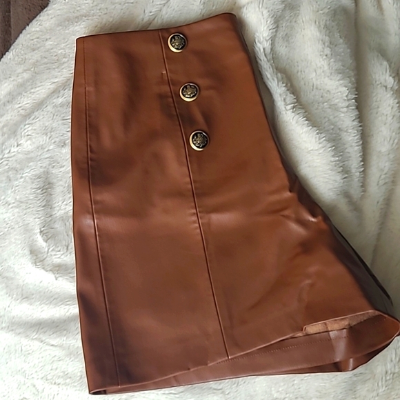 BNWT Zara faux leather shorts - Picture 2 of 4